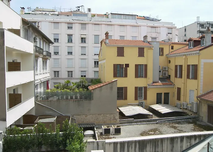 4 Minutes Walk To Palais Festivals